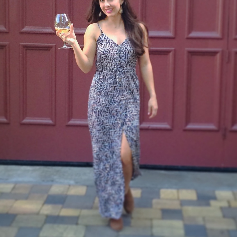 Maxi dress with slit and pockets